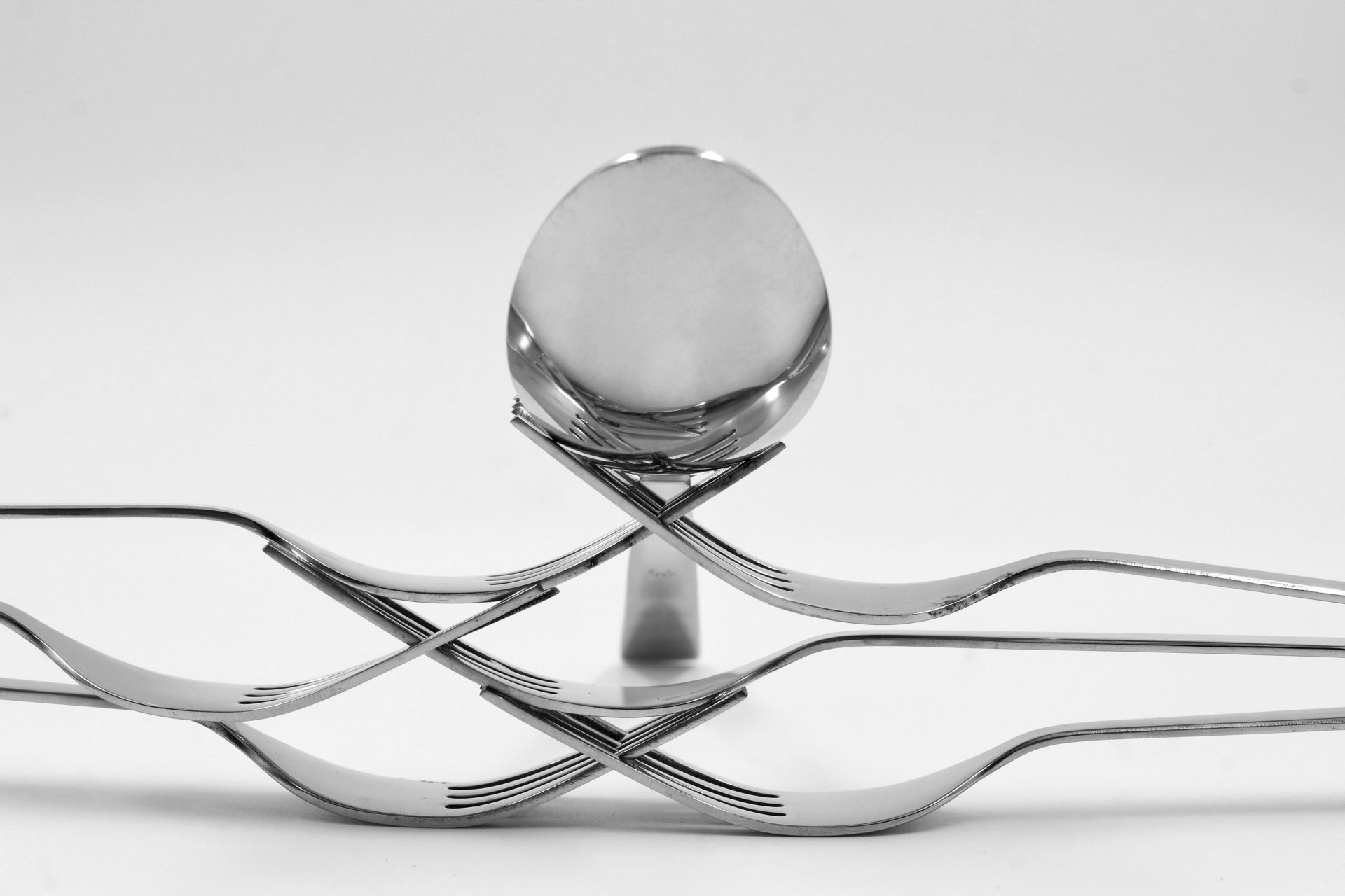 a spoon and a spoon rest next to each other